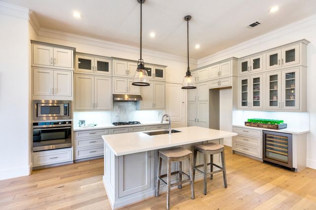 5915 Cottage Grove Lake Drive, Houston, TX 77007