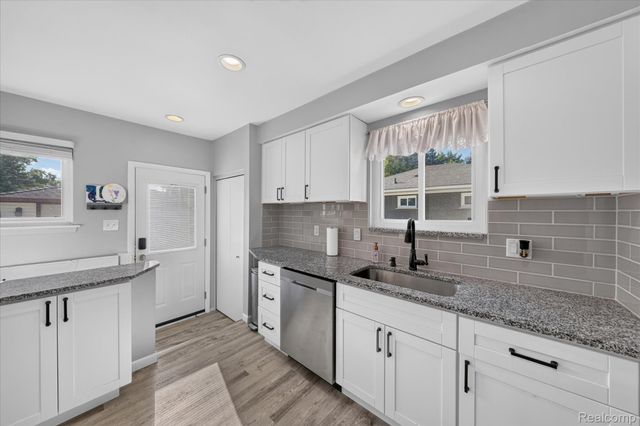 30008 Maplegrove Street, St. Clair Shores, MI 48082