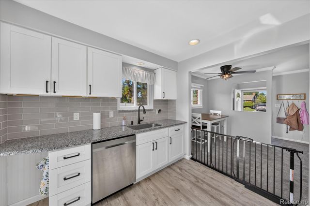 30008 Maplegrove Street, St. Clair Shores, MI 48082