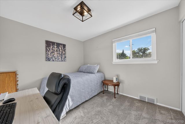 30008 Maplegrove Street, St. Clair Shores, MI 48082
