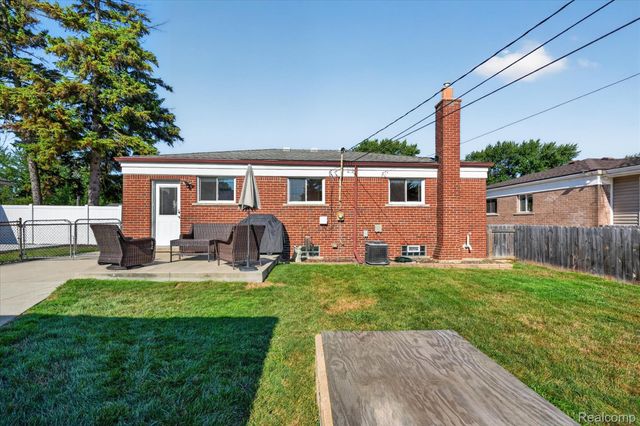 30008 Maplegrove Street, St. Clair Shores, MI 48082