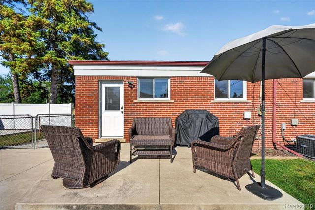 30008 Maplegrove Street, St. Clair Shores, MI 48082