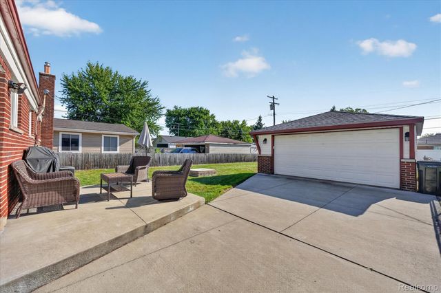 30008 Maplegrove Street, St. Clair Shores, MI 48082