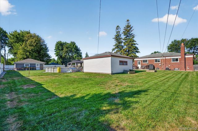 30008 Maplegrove Street, St. Clair Shores, MI 48082