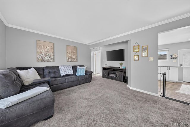 30008 Maplegrove Street, St. Clair Shores, MI 48082