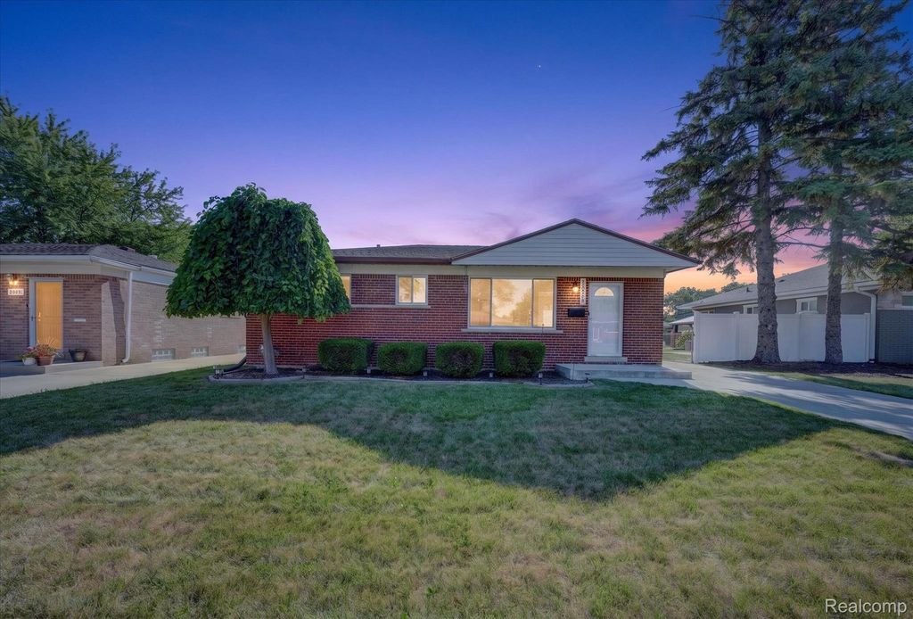 30008 Maplegrove Street, St. Clair Shores, MI 48082