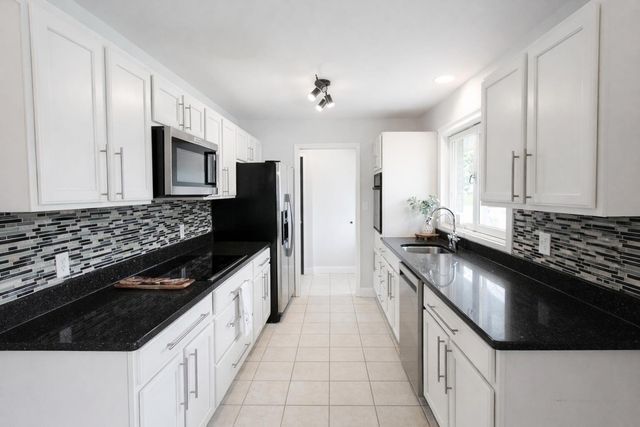 108 Meadowlark Lane, La Porte, IN 46350