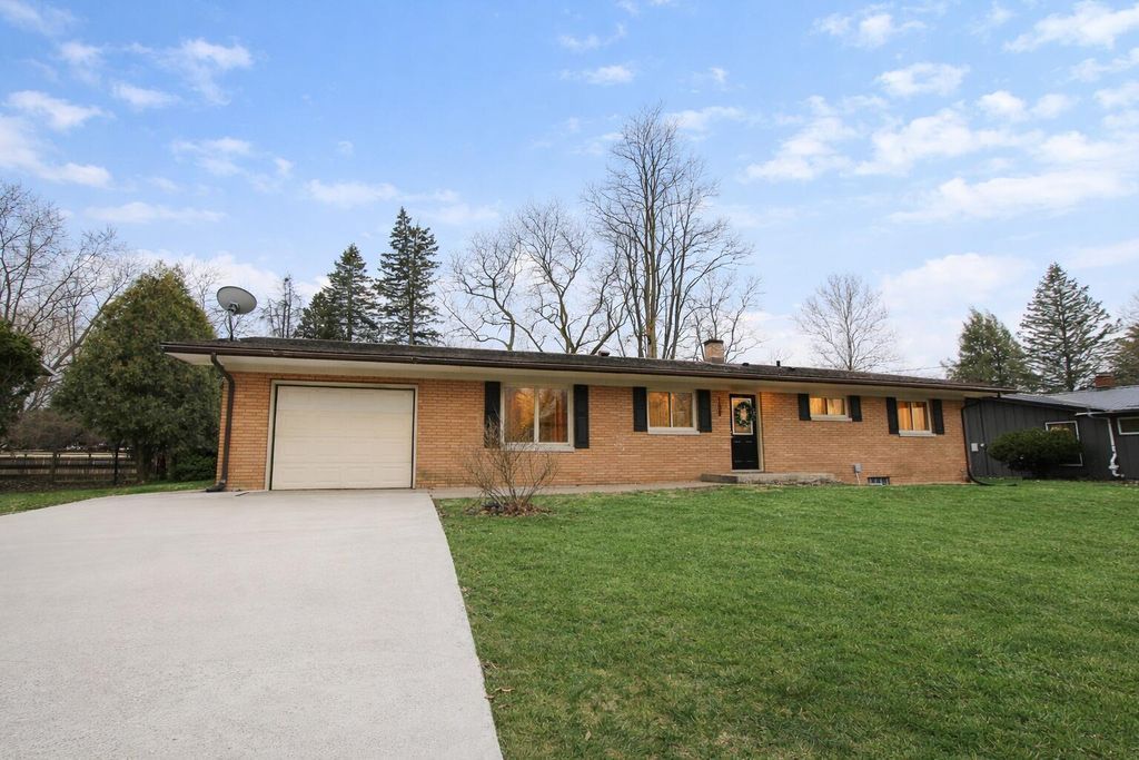 108 Meadowlark Lane, La Porte, IN 46350