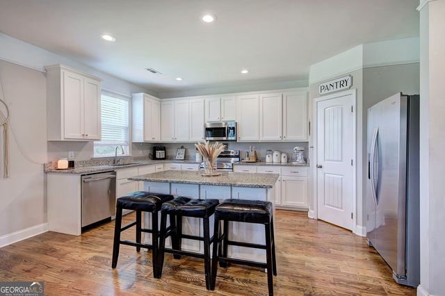 327 Larkspur Drive SW, Calhoun, GA 30701