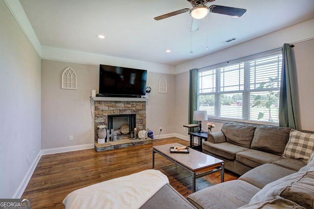327 Larkspur Drive SW, Calhoun, GA 30701