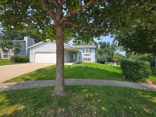4207 Sapphire Lane NW, Rochester, MN 55901