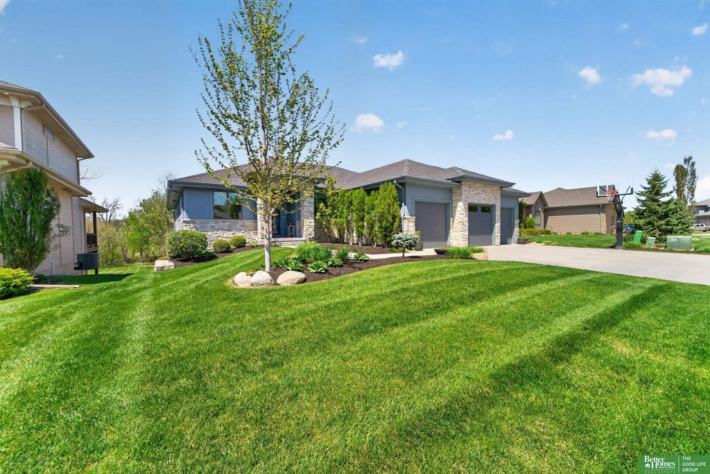 2402 N 179 Street, Omaha, NE 68116