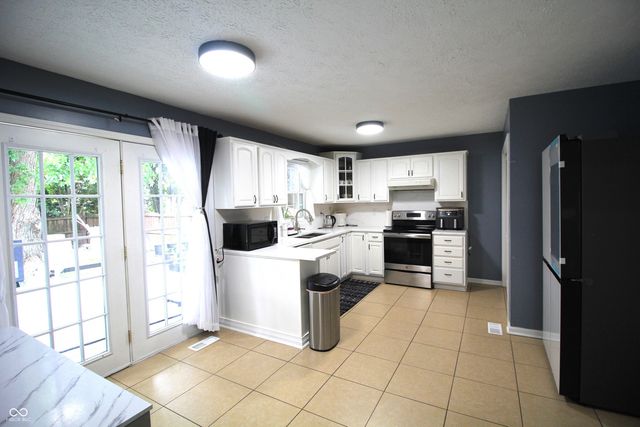 1055 Meridian Meadows Court, Greenwood, IN 46142