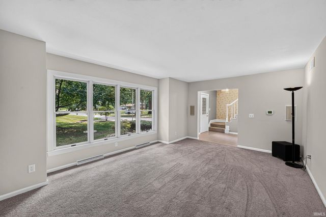 56039 Rio Lindo Drive, Elkhart, IN 46514