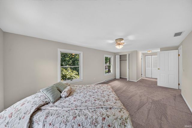 56039 Rio Lindo Drive, Elkhart, IN 46514