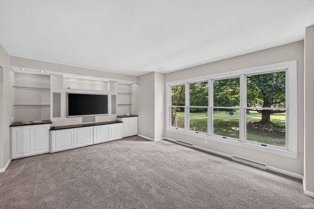 56039 Rio Lindo Drive, Elkhart, IN 46514