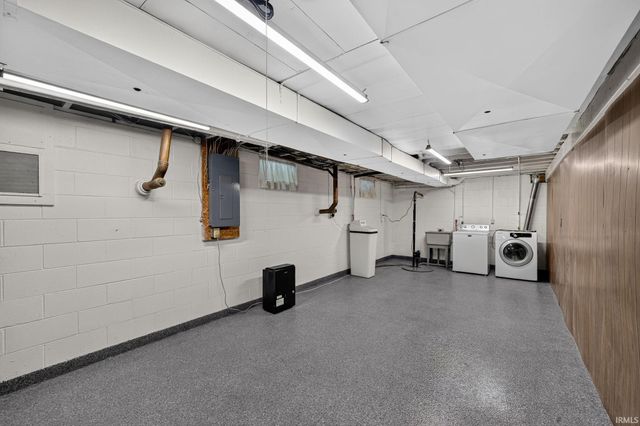 56039 Rio Lindo Drive, Elkhart, IN 46514