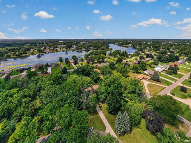 56039 Rio Lindo Drive, Elkhart, IN 46514