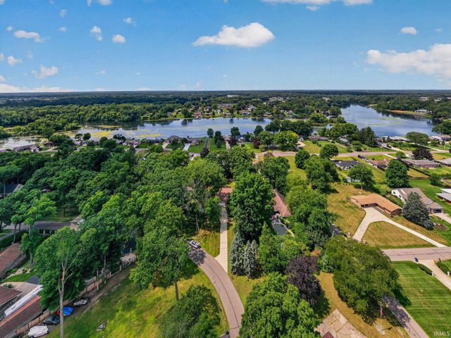 56039 Rio Lindo Drive, Elkhart, IN 46514