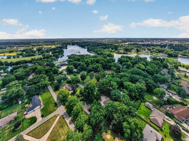 56039 Rio Lindo Drive, Elkhart, IN 46514