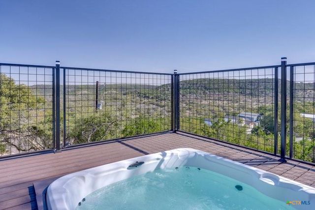 482 Dusty Saddle DR, Canyon Lake, TX 78133