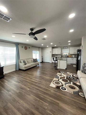 30543 THUNDERBIRD DR, Wesley Chapel, FL 33545