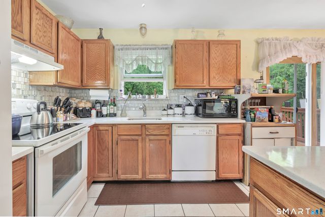 123 River Road, Shelton, CT 06484