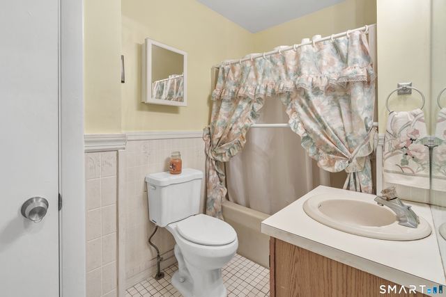 123 River Road, Shelton, CT 06484