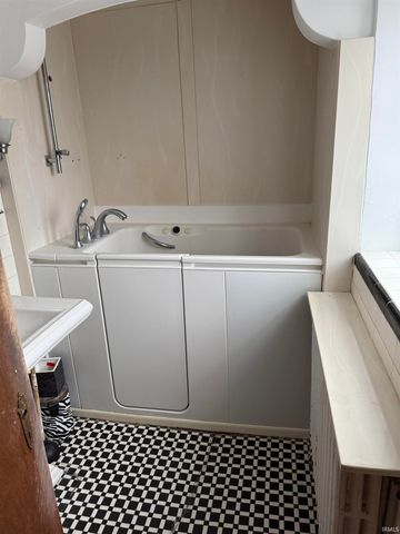 2007 Cedar Street, South Bend, IN 46617