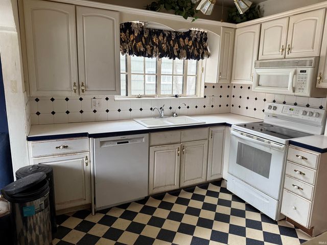 2007 Cedar Street, South Bend, IN 46617