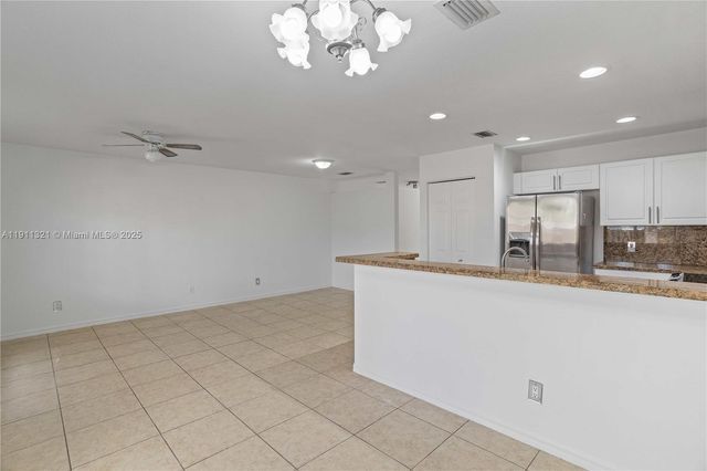 330 SW 2nd Ave 3, Hallandale Beach, FL 33009