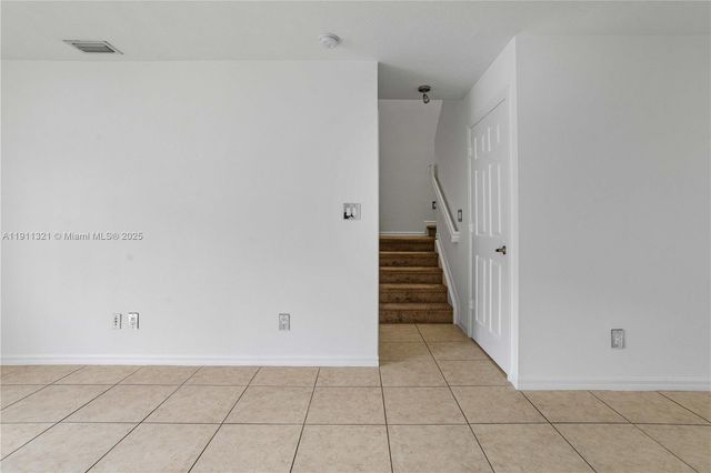 330 SW 2nd Ave 3, Hallandale Beach, FL 33009