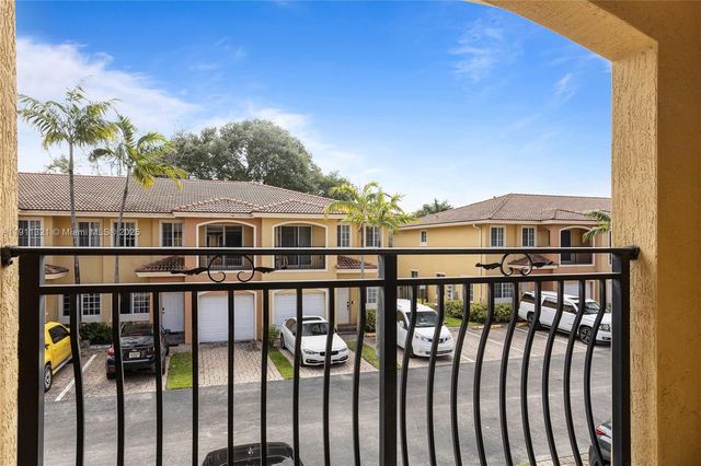 330 SW 2nd Ave 3, Hallandale Beach, FL 33009