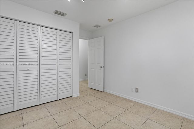 330 SW 2nd Ave 3, Hallandale Beach, FL 33009