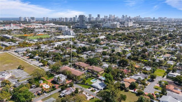 330 SW 2nd Ave 3, Hallandale Beach, FL 33009