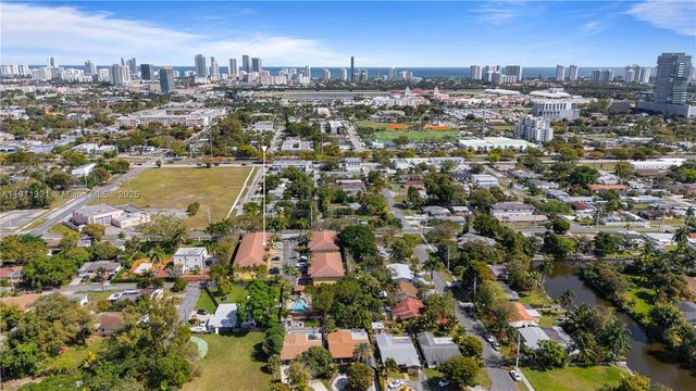 330 SW 2nd Ave 3, Hallandale Beach, FL 33009