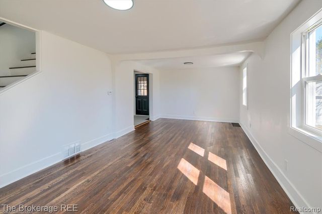 5447 Sitka Street, Burton, MI 48519