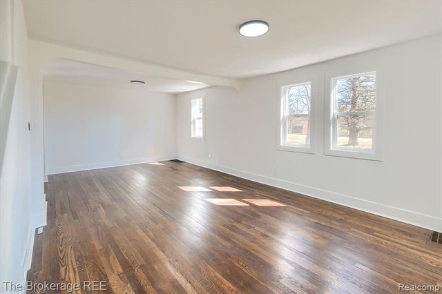 5447 Sitka Street, Burton, MI 48519