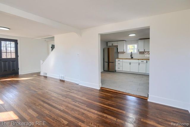 5447 Sitka Street, Burton, MI 48519
