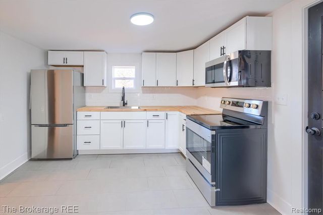 5447 Sitka Street, Burton, MI 48519