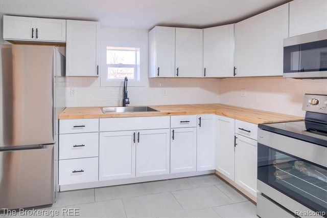 5447 Sitka Street, Burton, MI 48519