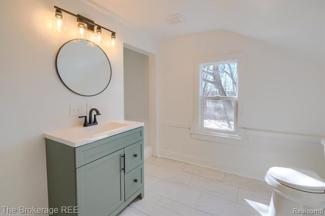 5447 Sitka Street, Burton, MI 48519
