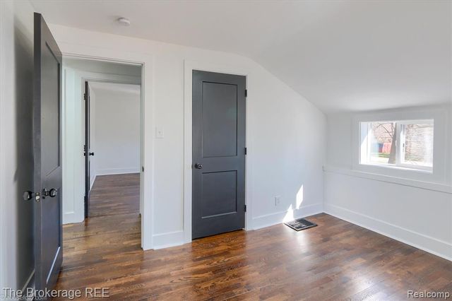 5447 Sitka Street, Burton, MI 48519