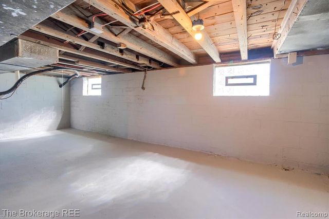5447 Sitka Street, Burton, MI 48519