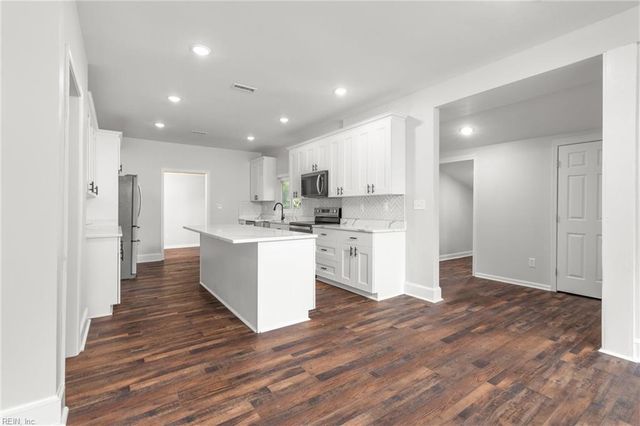 1848 Ballahack RD, Chesapeake, VA 23322