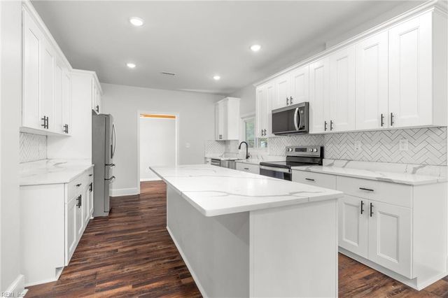 1848 Ballahack RD, Chesapeake, VA 23322