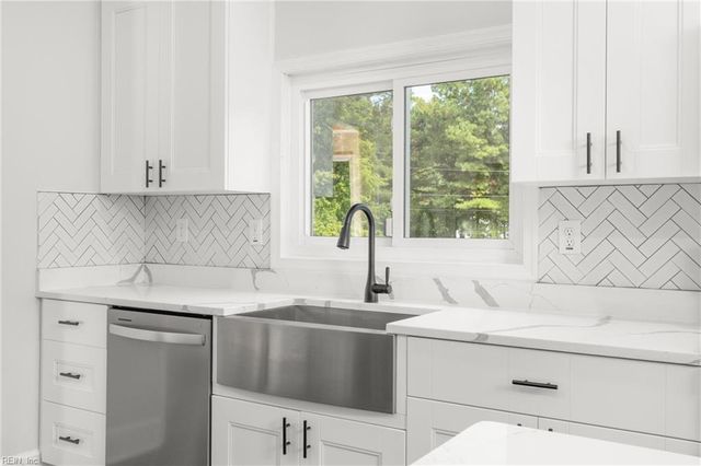 1848 Ballahack RD, Chesapeake, VA 23322