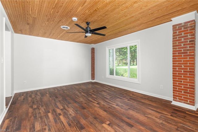 1848 Ballahack RD, Chesapeake, VA 23322