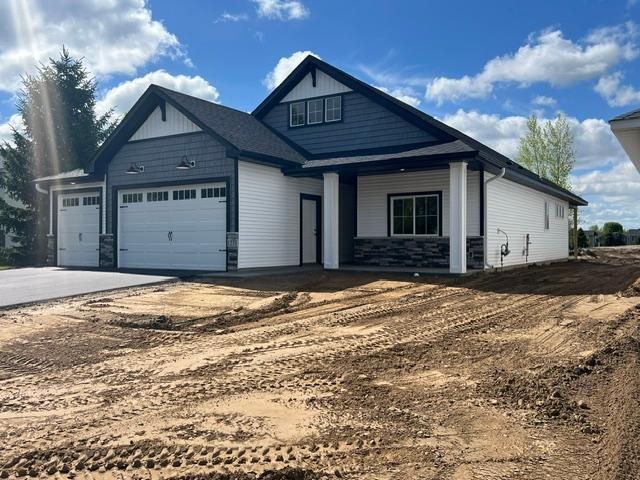 1231 Honeysuckle Lane, Cambridge, MN 55008