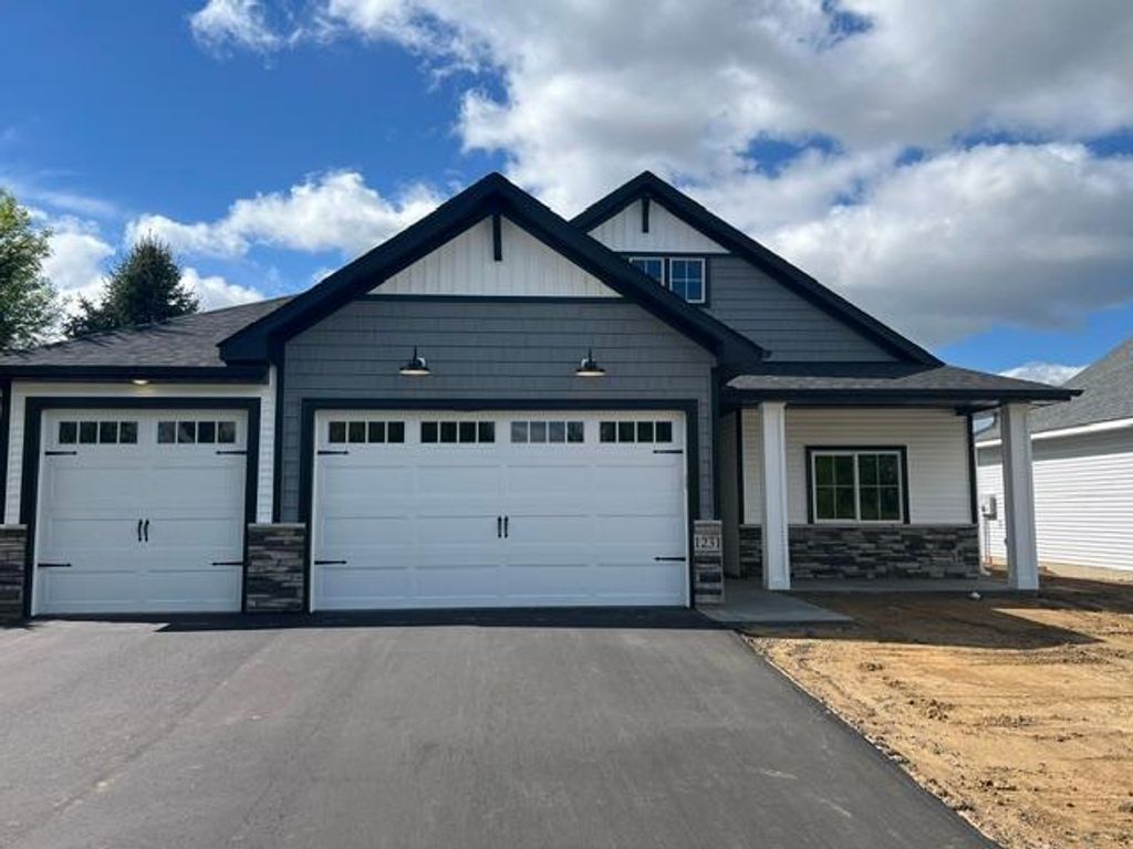1231 Honeysuckle Lane, Cambridge, MN 55008
